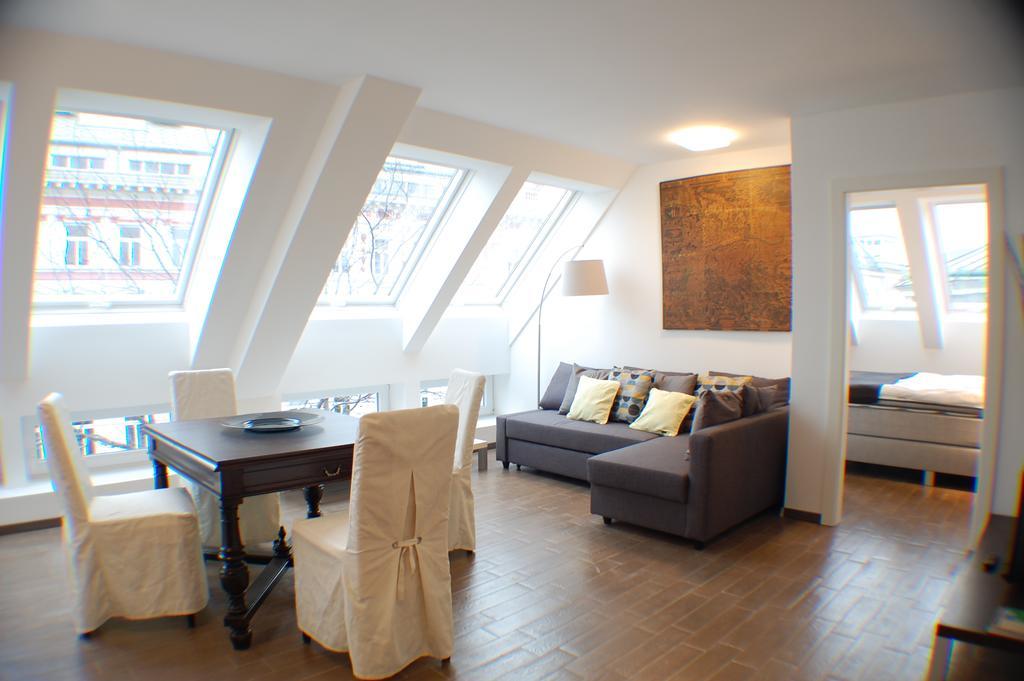 Alga Apartments Am Westbahnhof Viena Quarto foto